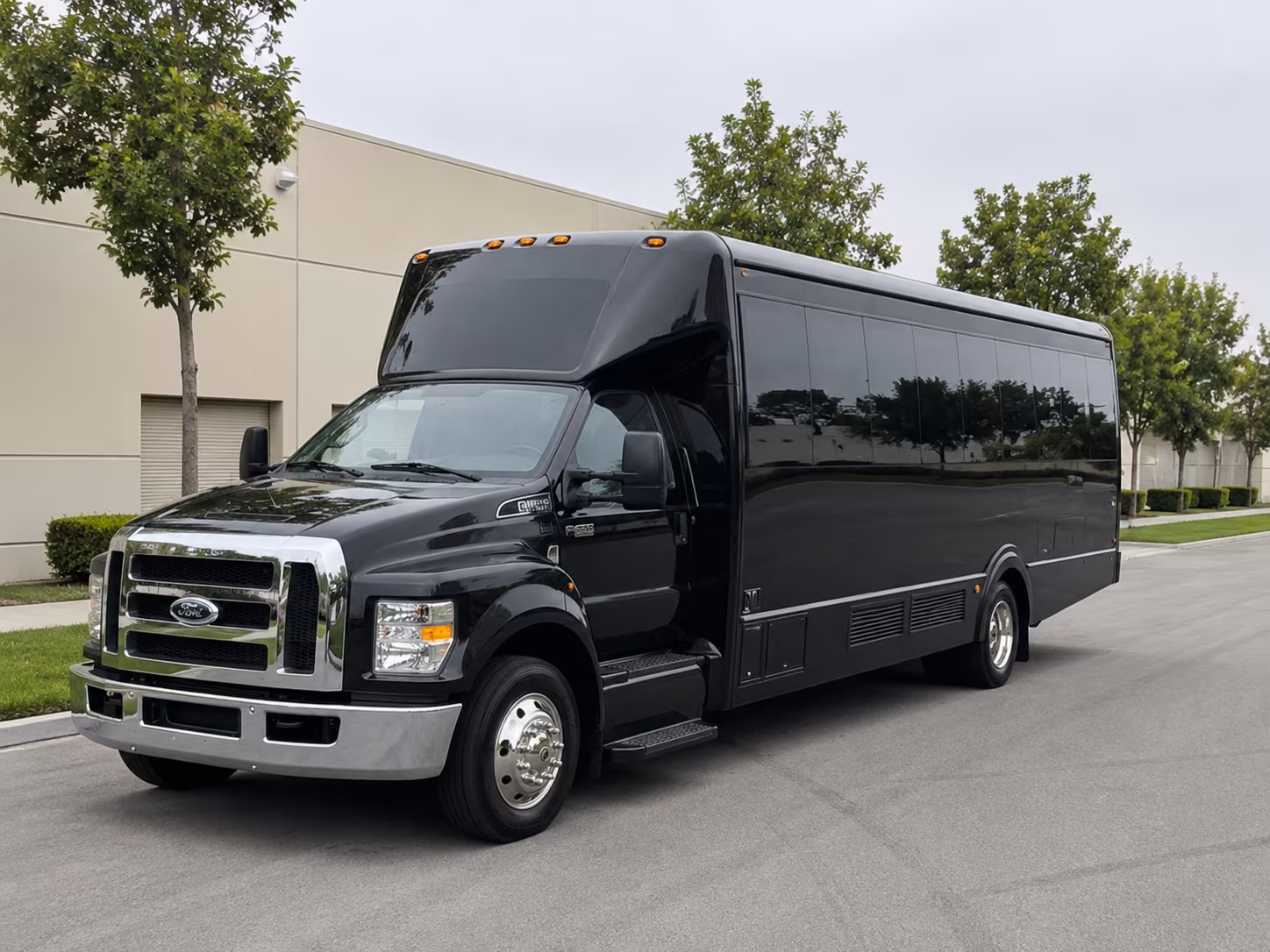 28 Passenger Party Bus Exterior