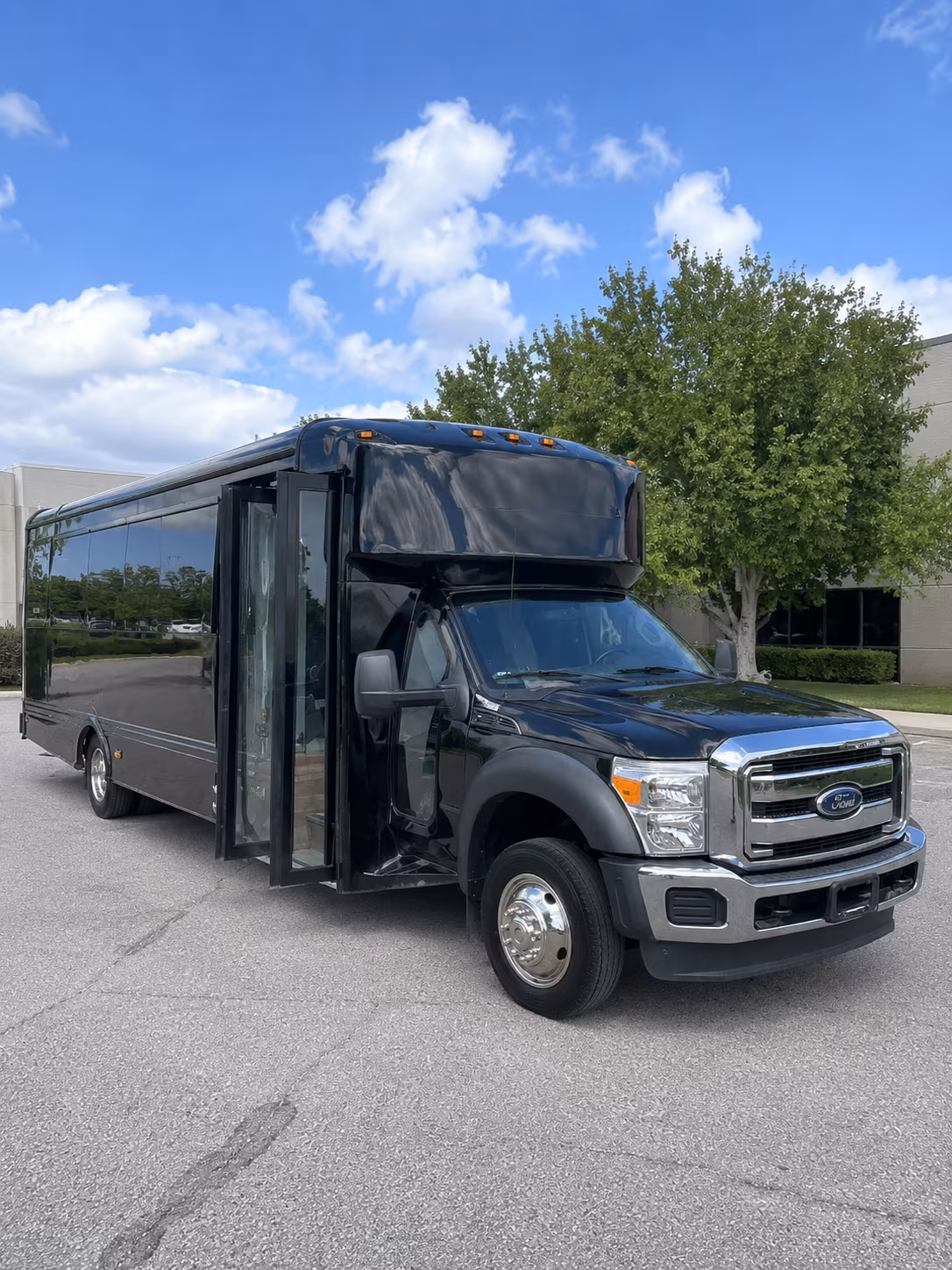 Fort Lauderdale Birthday, Sweet 16, & Quinceañera Transportation party bus exterior